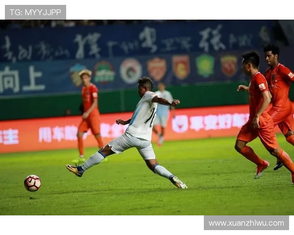 鲁能与富力激战全场精彩回放分析与战术解读